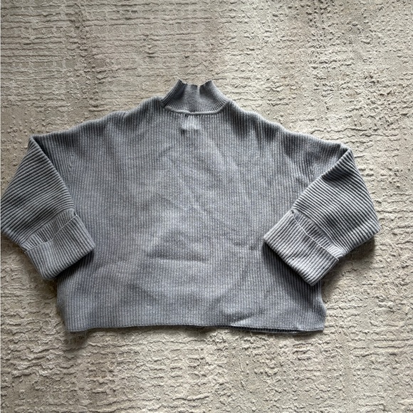 Gray Ribbed Sweater - Picture 3 of 4